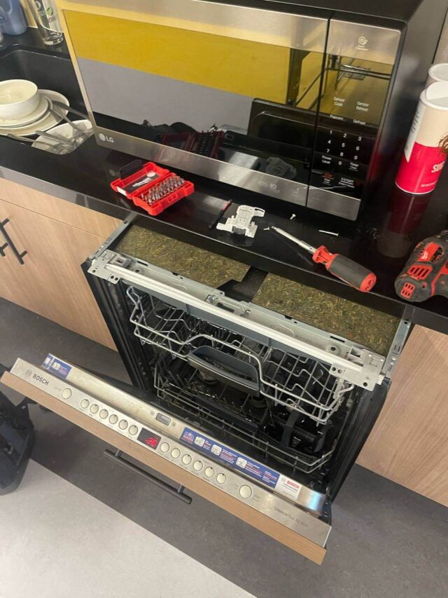 Dishwasher repair service fixing Dishwashing machine in Minneapolis